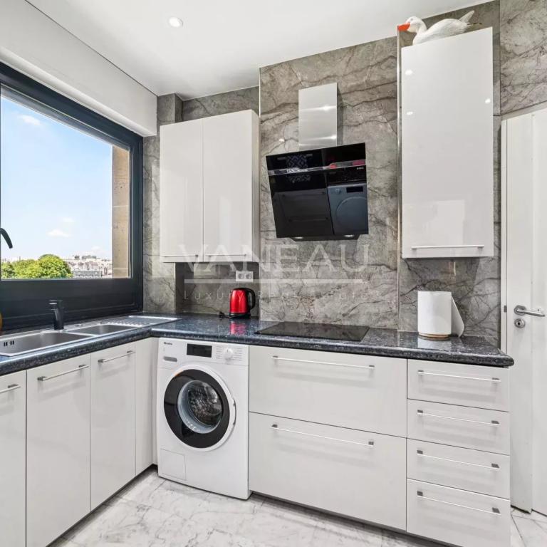 Paris XVIe - Trocadéro - Appartement familial avec balcon et vue