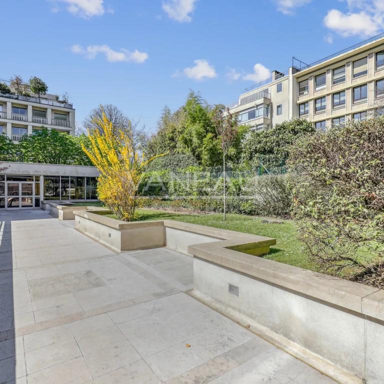 Paris VIIe - Barbet de Jouy - Trois pièces sur jardin