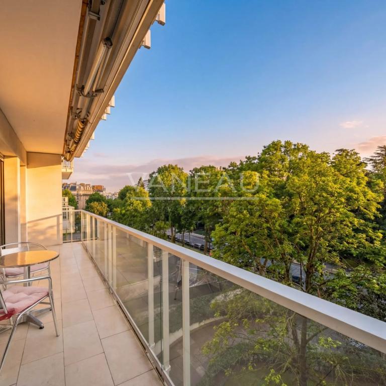 Neuilly - Château - Appartement familial avec balcon-terrasses