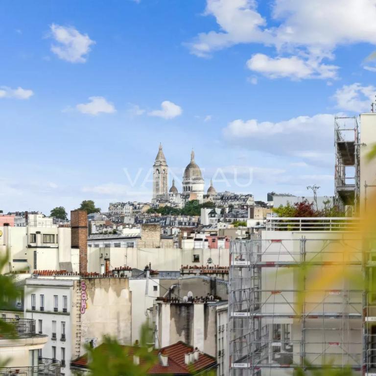 Exclusivité - Paris XVIIIe - Studio avec Terrasse vue Montmartre