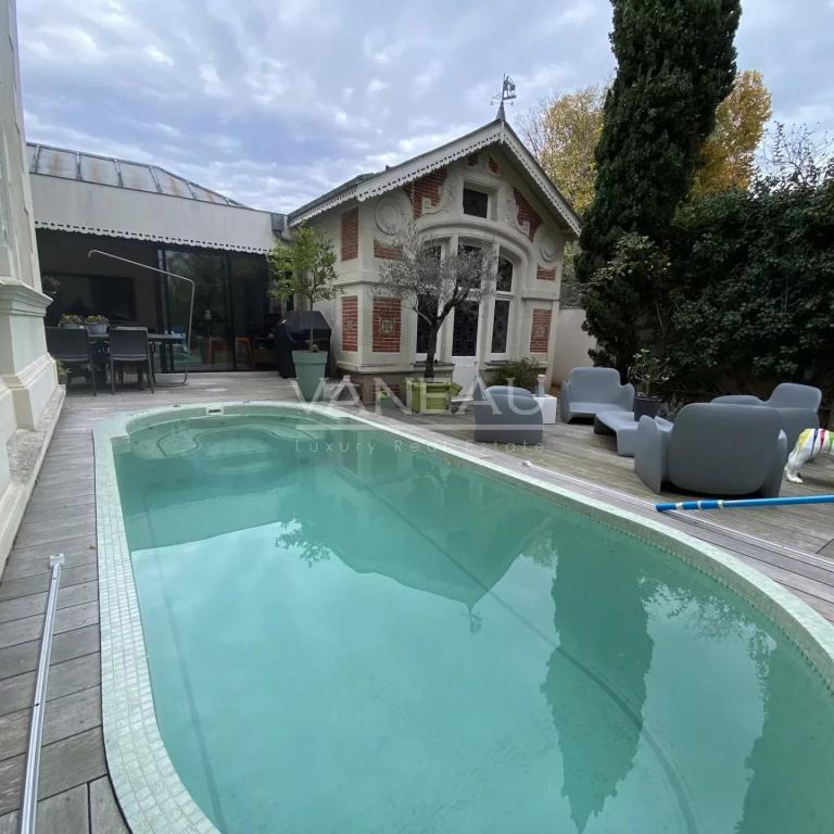 Somptueux Manoir rénové au coeur d' Angers avec piscine