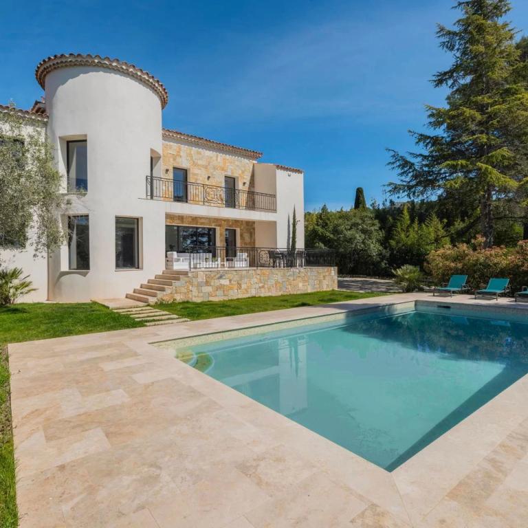 Chateauneuf Villa contemporaine rénovée à vendre