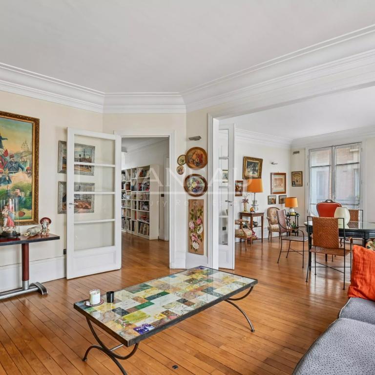 NEUILLY SUR SEINE - Exclusivité - Charme de l’ancien.