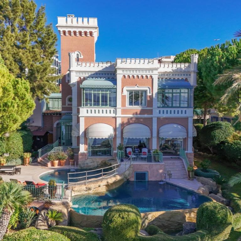 Cap D'Antibes, Chateau de la Vigie à Vendre