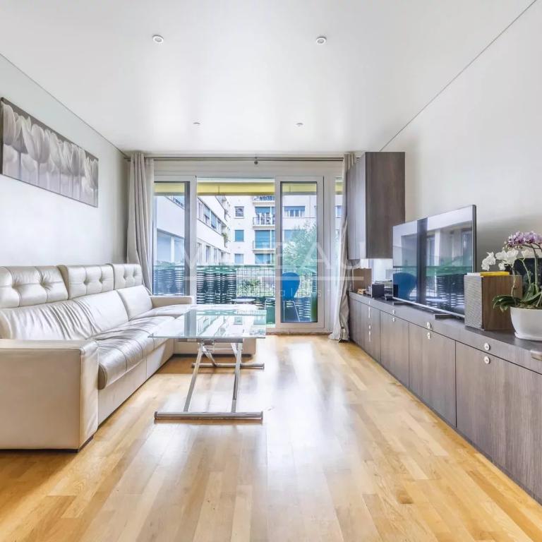 PARIS XVIIe - Rue des Acacias - Trois pièces avec balcon