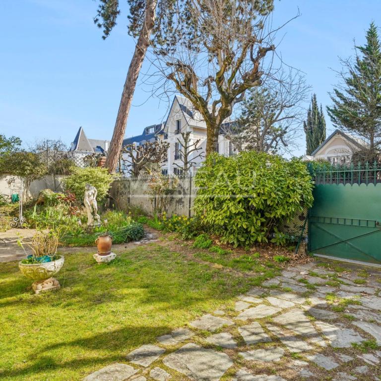 ASNIERES SUR SEINE - Hôtel particulier avec jardin