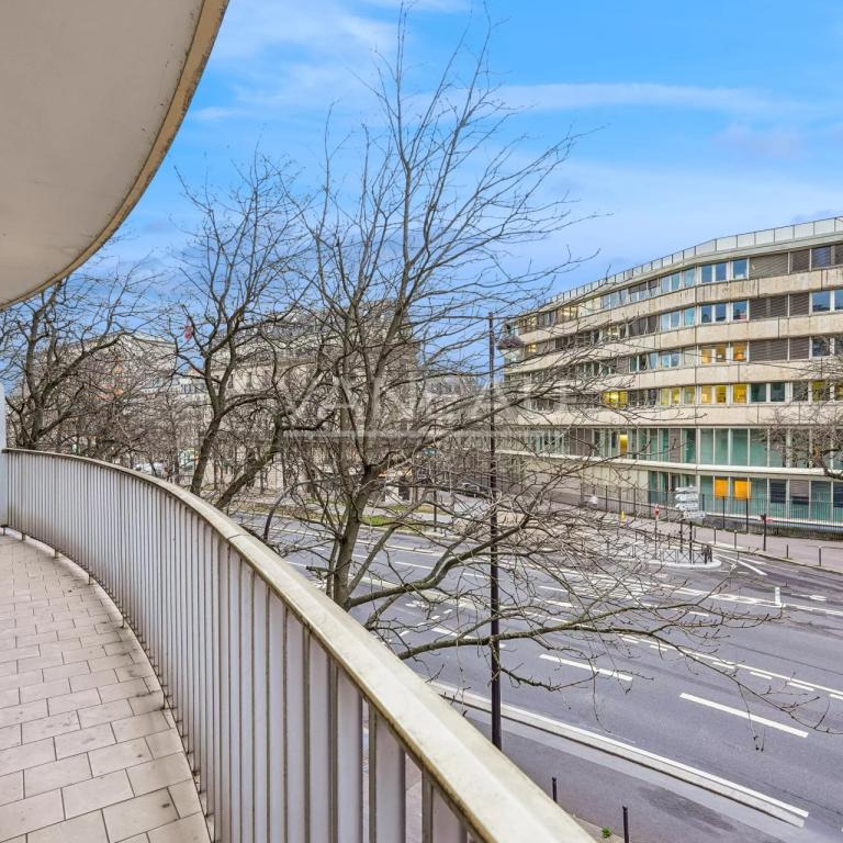 Paris XIVe - Port Royal - Balcon, vue dégagée.