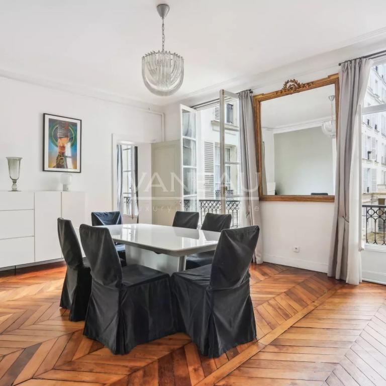 Paris VIIe - Rue de Bourgogne - Appartement familial et d'except
