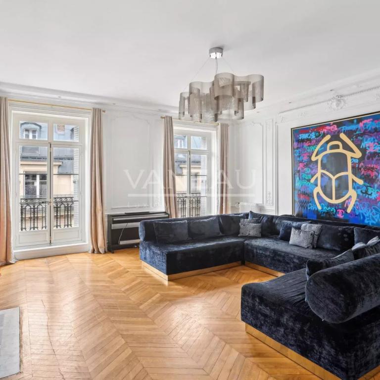 Paris XVIe - Place Victor Hugo - Magnifique appartement en derni