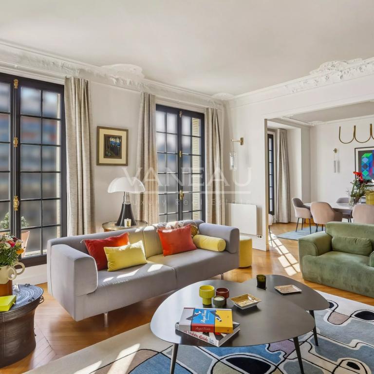 Paris XVIe - Porte Dauphine - Appartement familial entièrement r