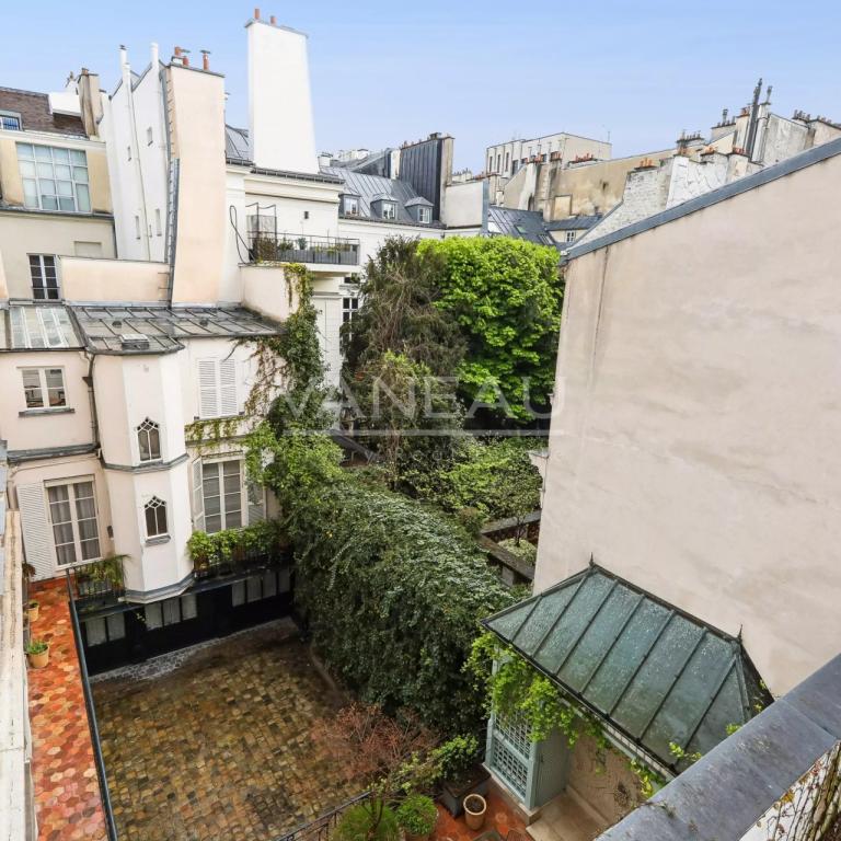 PARIS VIIe - quartier des antiquaires - 2 chambres