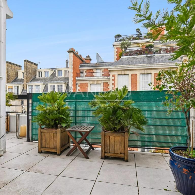 Paris VII - Quai d'Orsay - Dernier étage avec terrasse