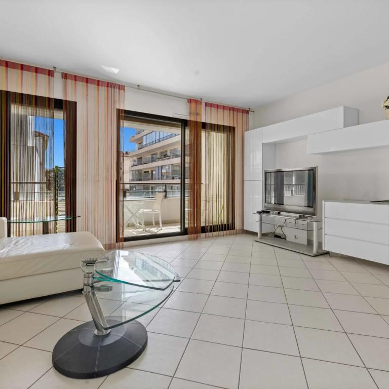 Cannes Banane Appartement 2 pièces dans une résidence récente