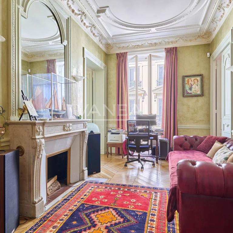 Paris VIIIe– Quartier Europe--Appartement familial et de réception