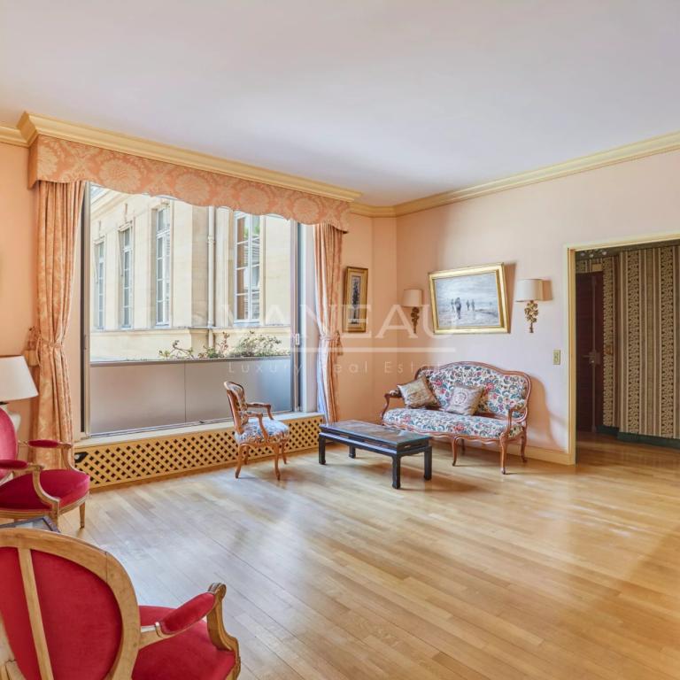 Paris VIIe - Bon Marché