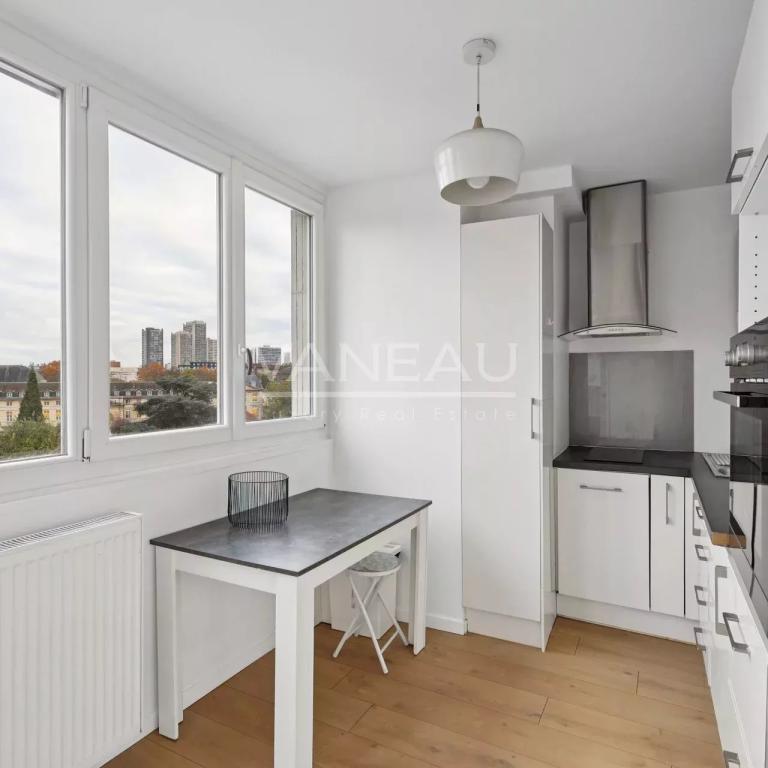 PARIS V - Appartement 2 pièces avec belle vue dégagée