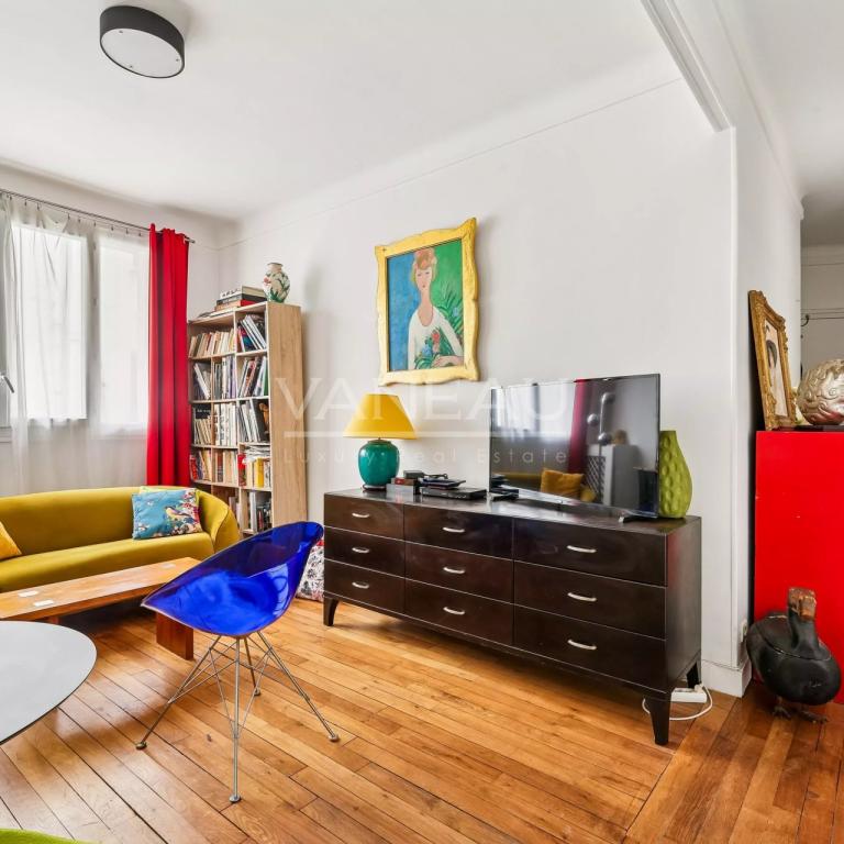 PARIS XVe - Volontaires : Appartement deux pièces au calme