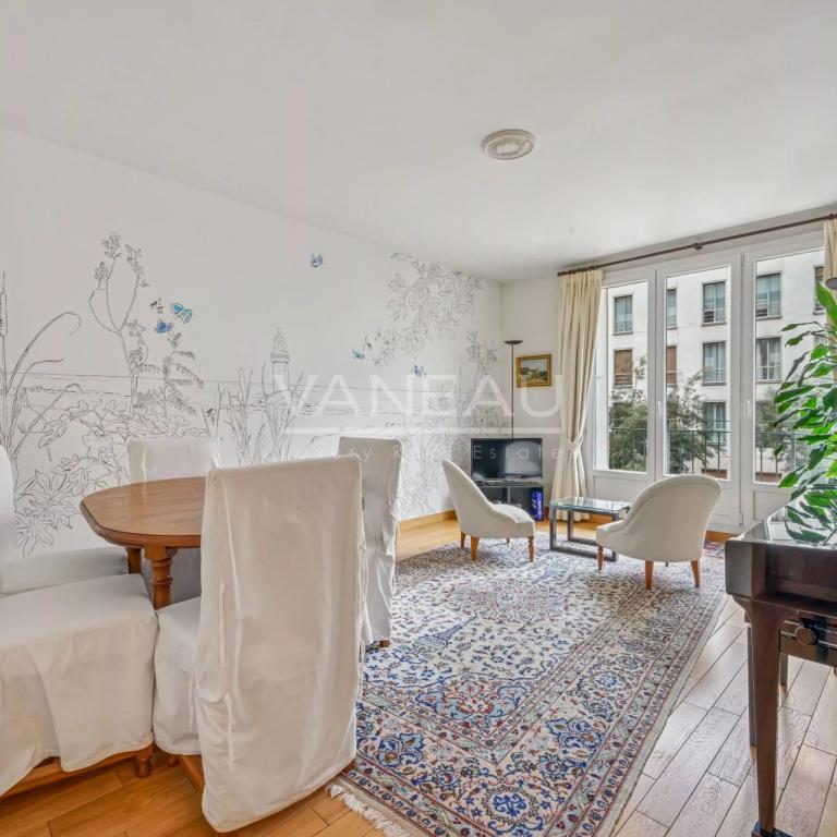 Paris XVe - Appartement trois pièces avec balcon - Parking inclu