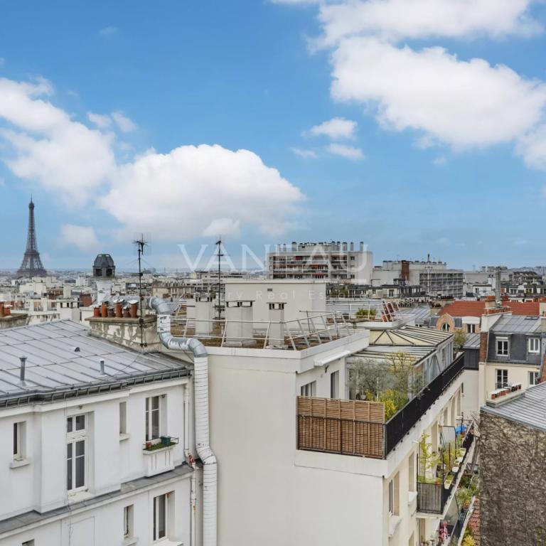 PARIS XVe - Dernier étage, balcons / Vues ciel et monuments