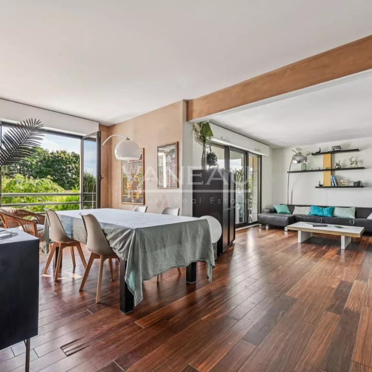 SURESNES - Appartement familial avec terrasse et balcon.