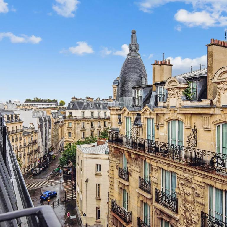 Paris XVIe - Trocadero -  Pied à terre en dernier étage