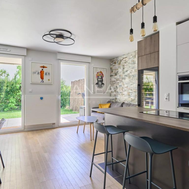 Courbevoie - Appartement 4 pièces avec jardin dans immeuble réce