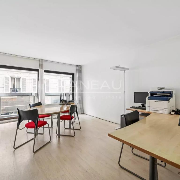 Paris XVe - Volontaires / Vaugirard : Studio lumineux avec balco