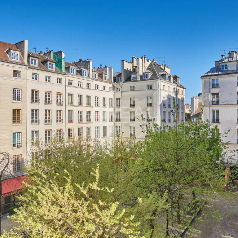 Paris IVe - Place du Marché Sainte-Catherine - Deux pièces lumin