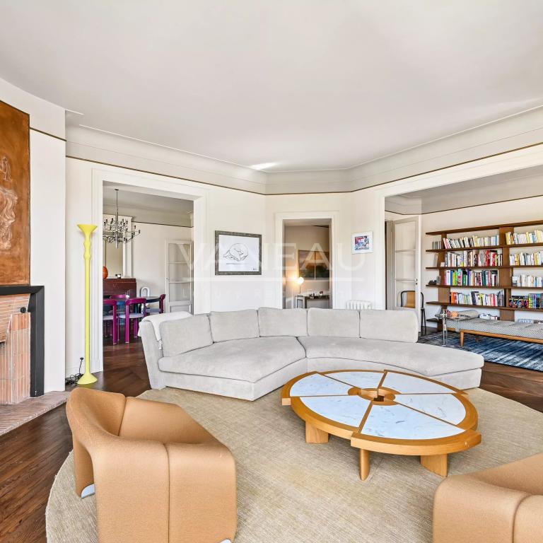 Paris VII – Élégant appartement de réception avec balcons – 171,05 m²