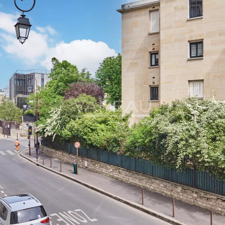 Exclusivité - Neuilly sur Seine- Saint James - Charme de l'Ancien et Vue Dégagée