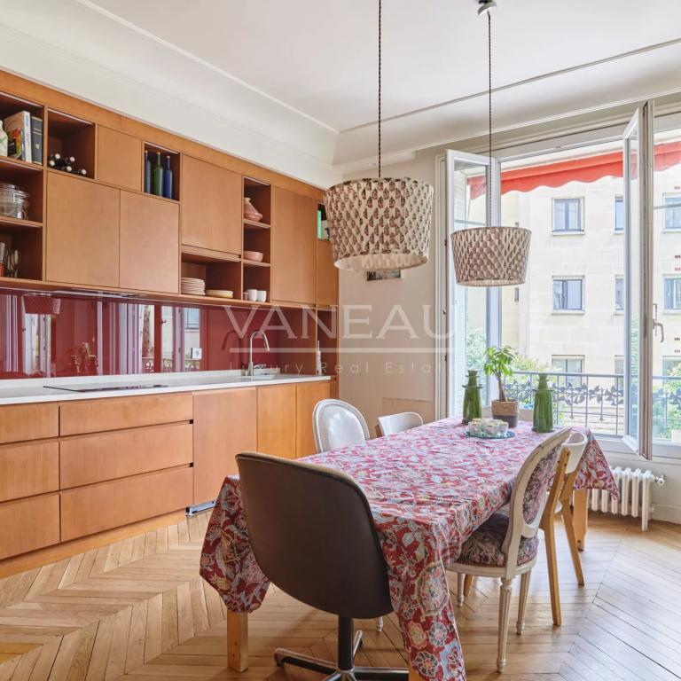 Exclusivité - Neuilly sur Seine- Saint James - Charme de l'Ancien et Vue Dégagée