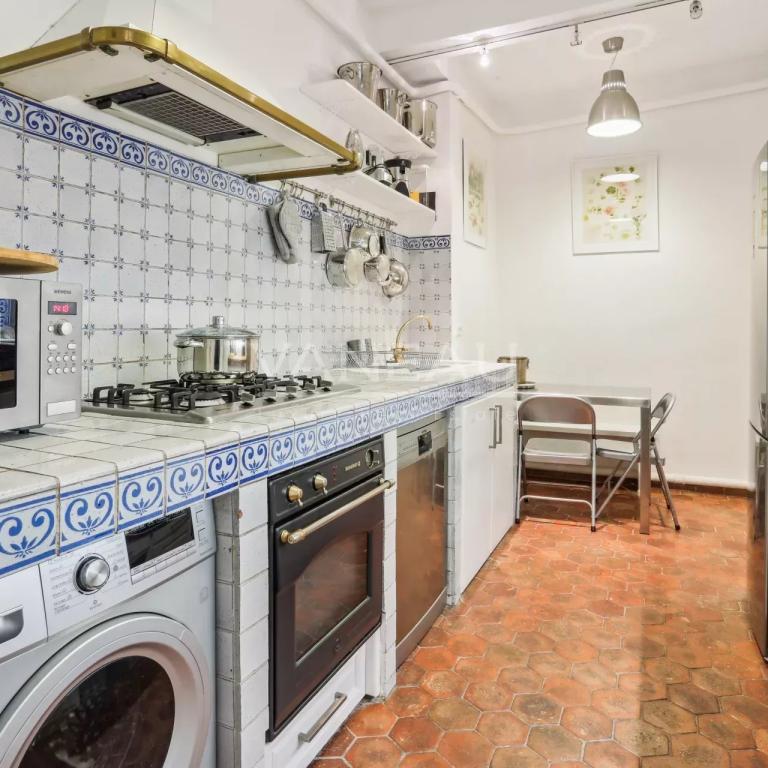 Paris VIIe - Rue de Bourgogne - Appartement familial et d'except