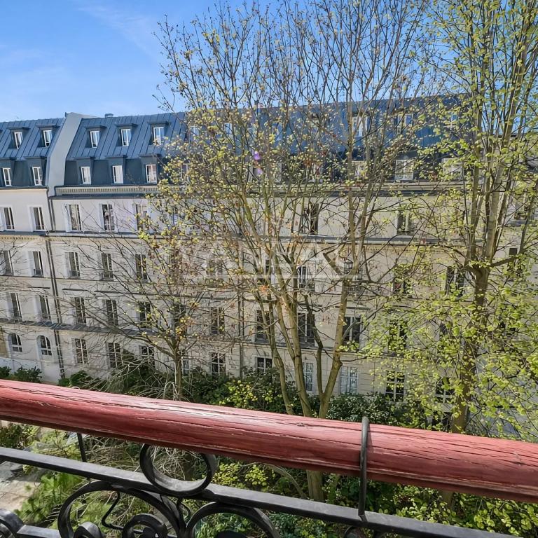 Paris IXe - Europe/ rue de Milan - 6 pièces, 4 chambres - Standi