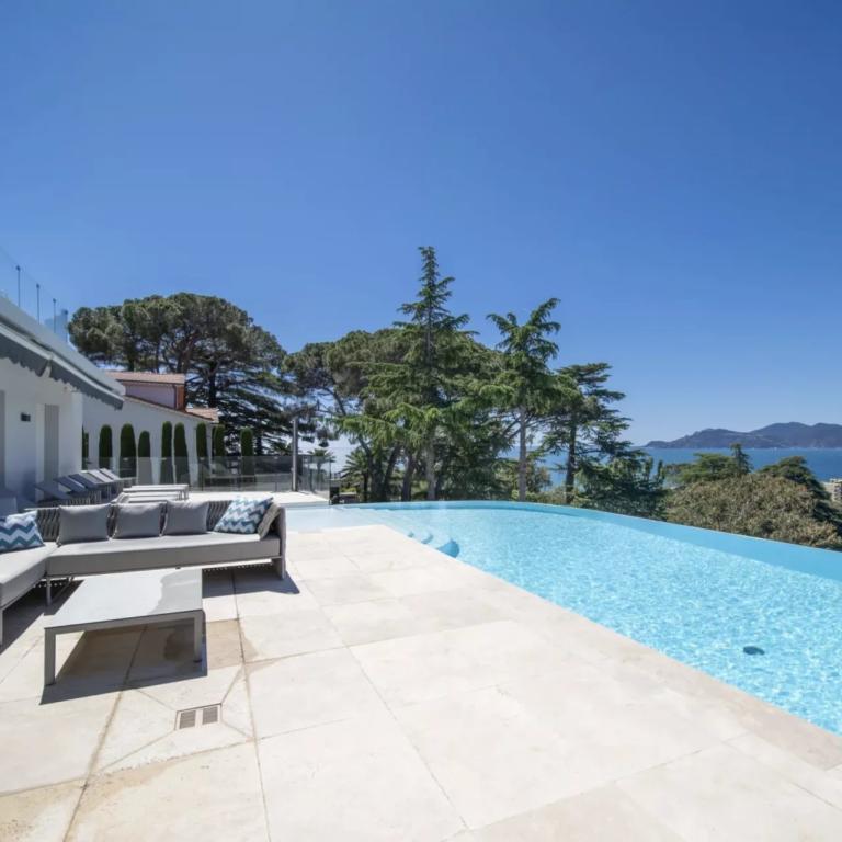 Cannes Croix des Gardes : Magnifique Villa avec vue mer panorami