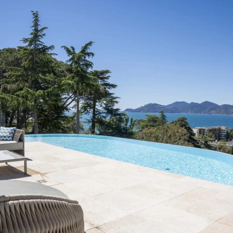 Cannes Croix des Gardes : Magnifique Villa avec vue mer panorami