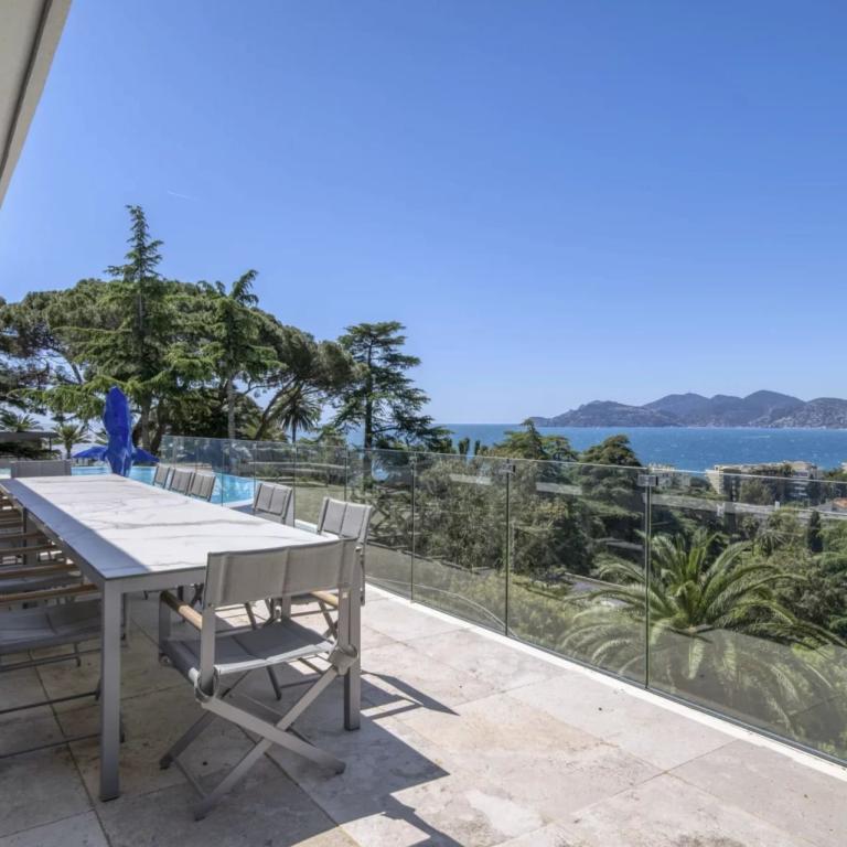 Cannes Croix des Gardes : Magnifique Villa avec vue mer panorami