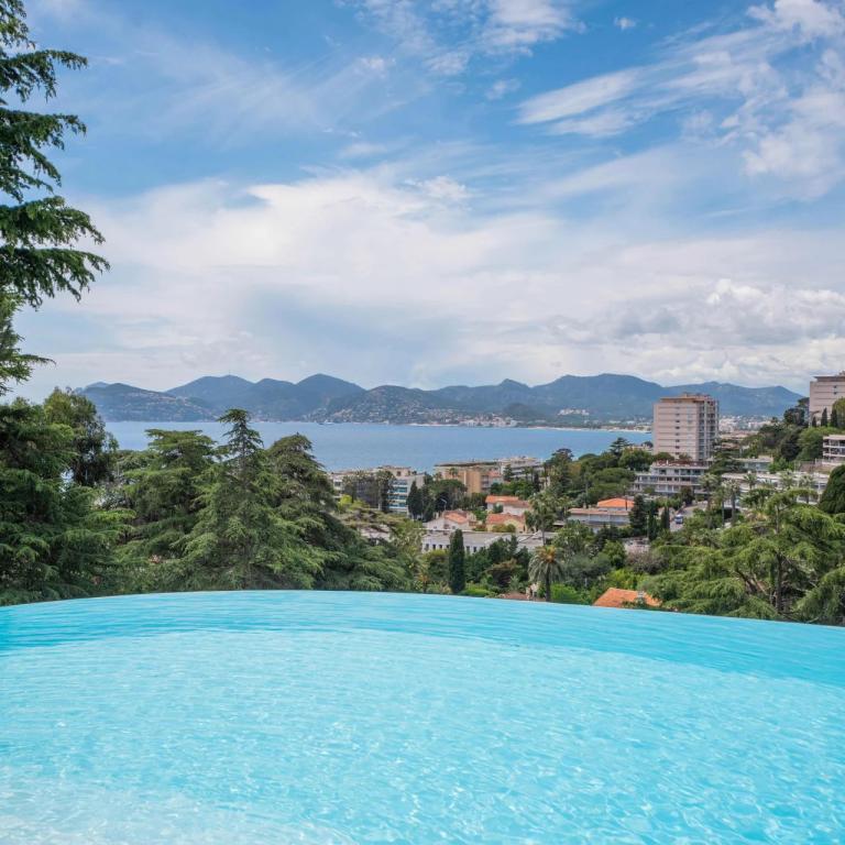 Cannes Luxueuse Villa vue mer panoramique à vendre