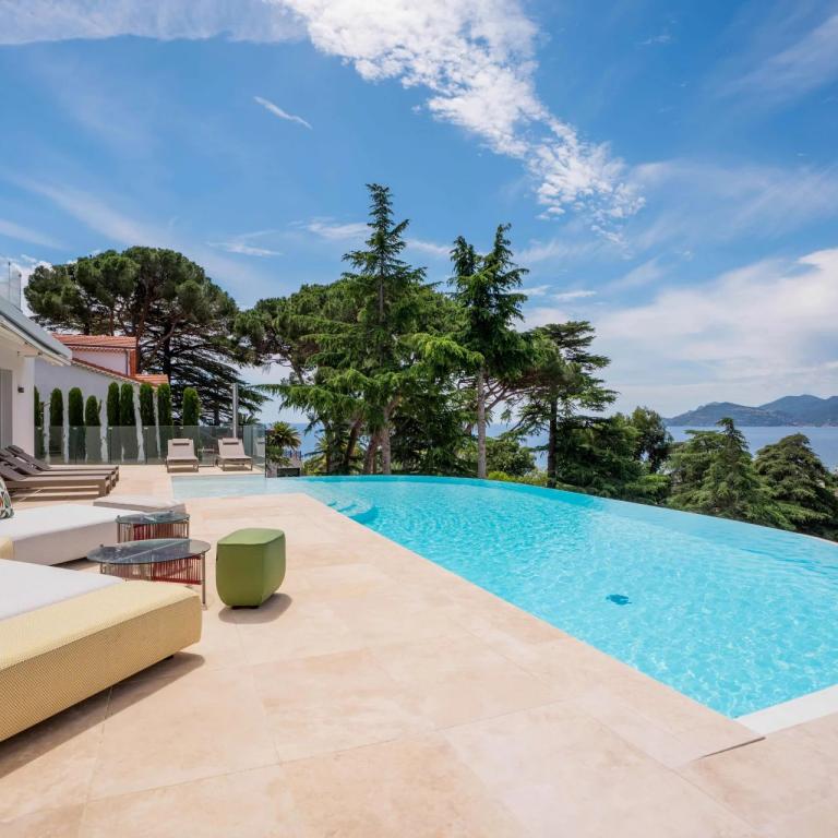 Cannes Luxueuse Villa vue mer panoramique à vendre