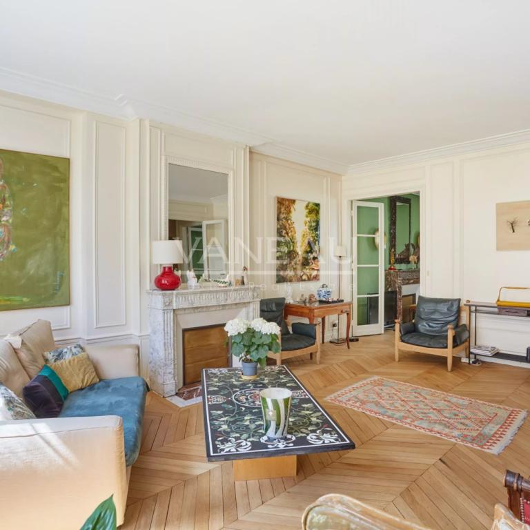 Paris XVIe - Passy - Appartement familial et de réception.