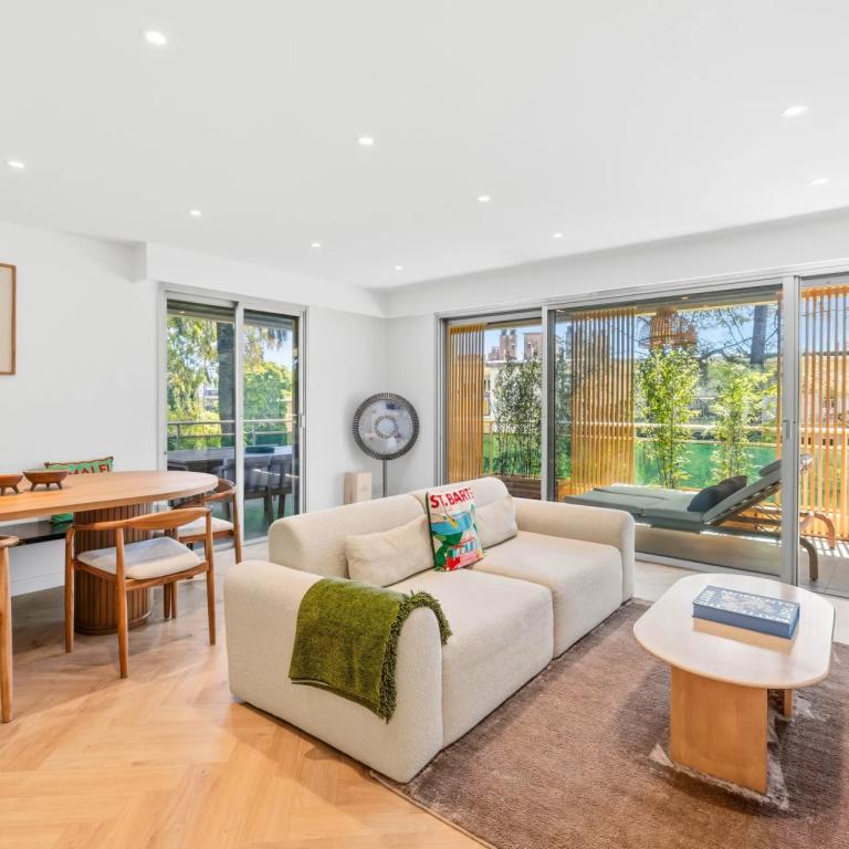 CANNES MONTROSE APPARTEMENT 3 PIECES RÉNOVÉ À VENDRE