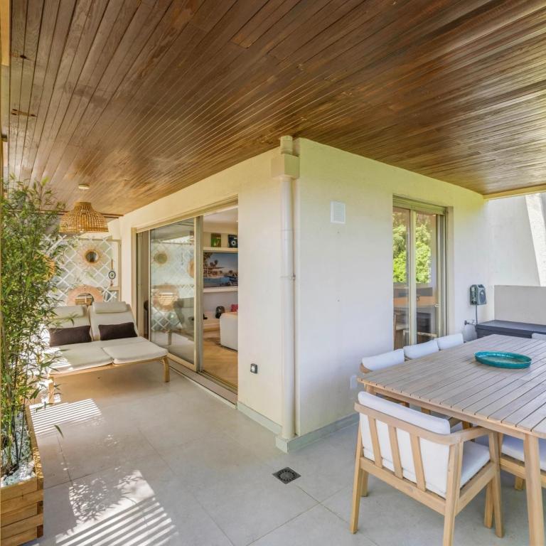 CANNES MONTROSE APPARTEMENT 3 PIECES RÉNOVÉ À VENDRE