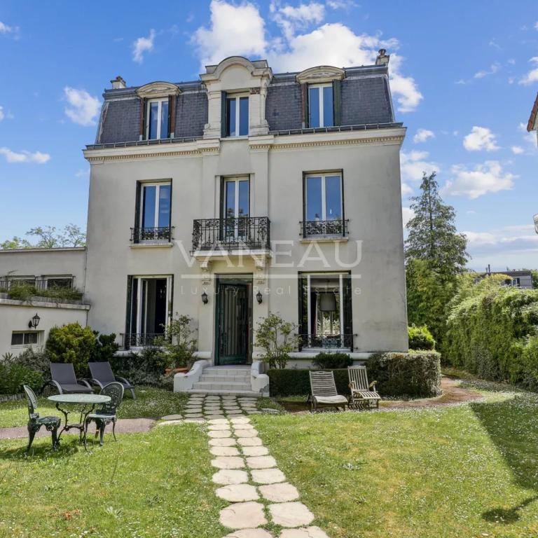 Suresnes - Val d'Or - Maison de famille avec jardin.
