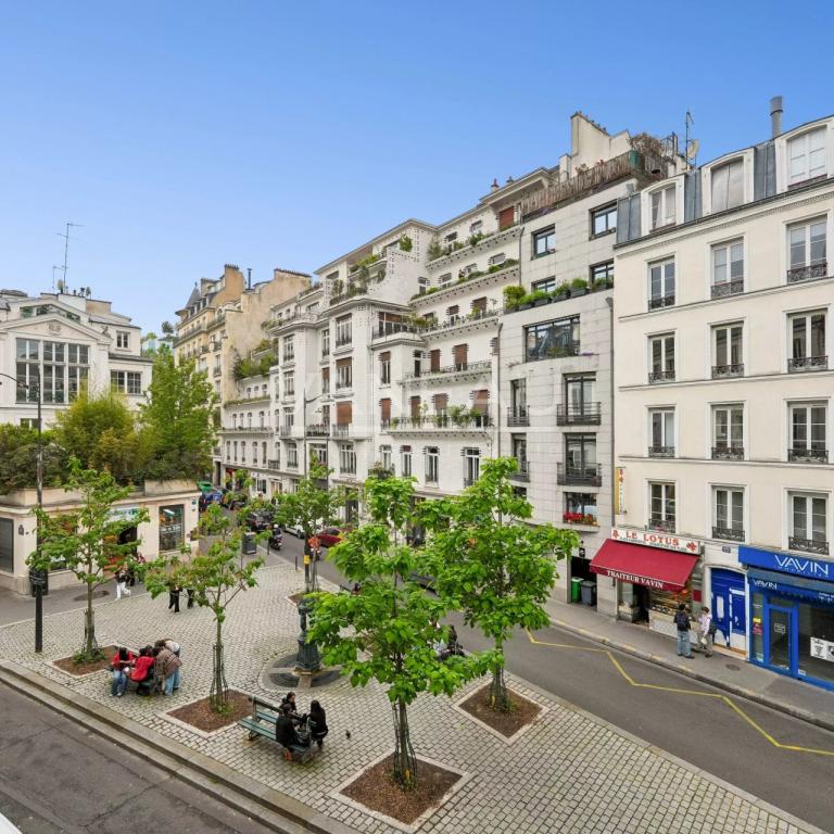 PARIS VIe _ 2P MEUBLEE PLACE VAVIN