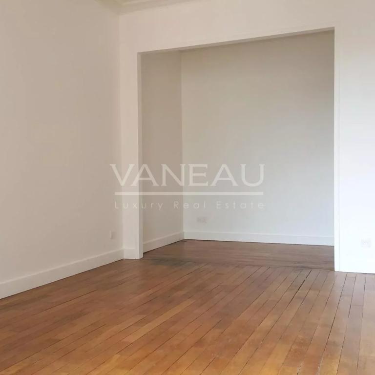VANEAU VII - RUE VANEAU - STUDIO AVEC COIN BUREAU