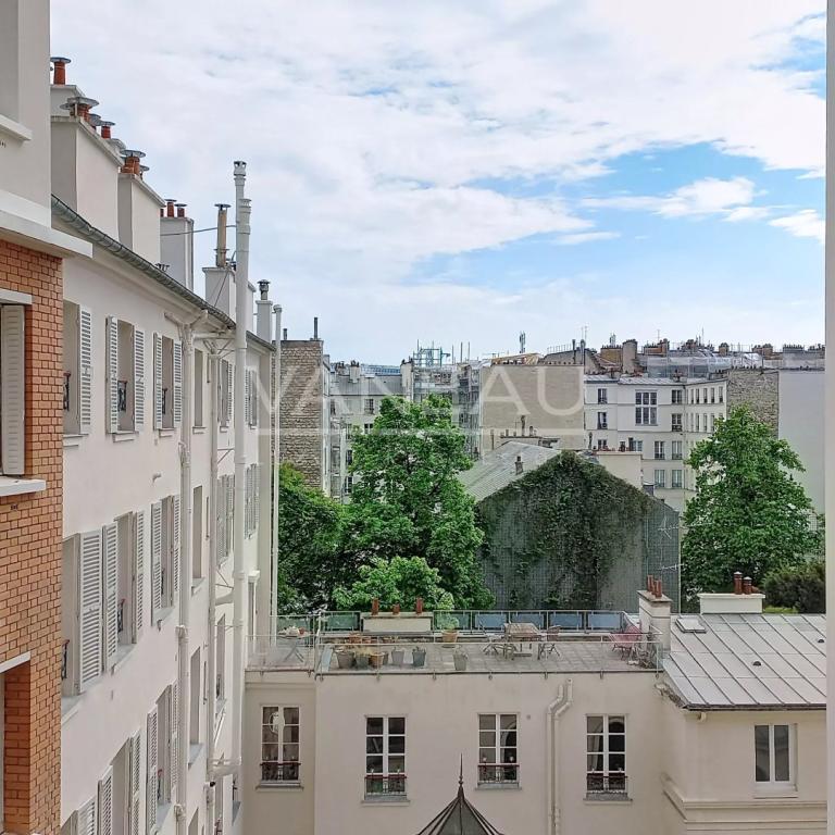 VANEAU VII - RUE VANEAU - STUDIO AVEC COIN BUREAU