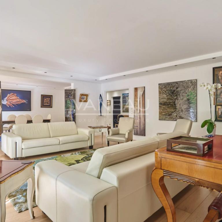 Neuilly-sur-Seine-Victor Hugo/Saussaye-Elégant appartement famil