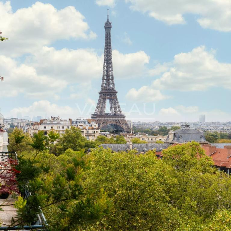 Prestigious 234 m² Apartment with Eiffel Tower Views