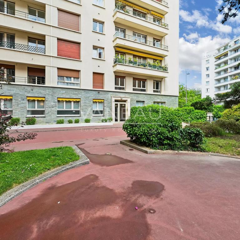 Paris 15ème - Lumineux 3 pièces avec balcon et vue dégagée