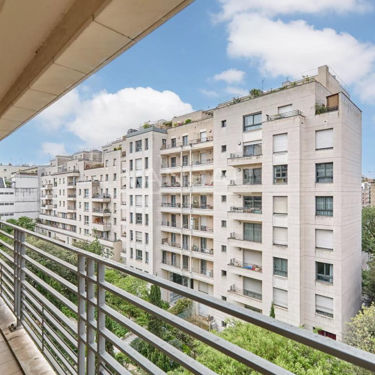Appartement familial de 4 chambres avec balcon et terrasse