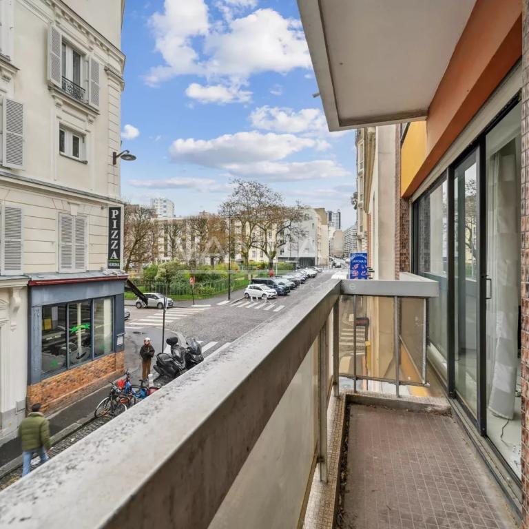 Paris XVe - Volontaires / Vaugirard : Studio lumineux avec balco